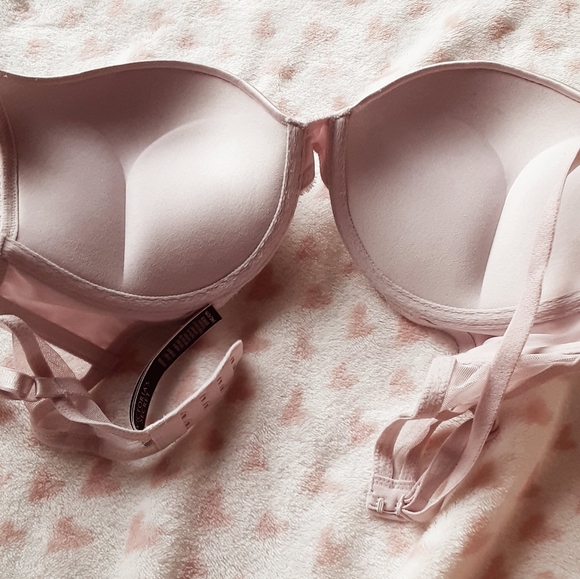 34C Victoria's Secret Bombshell Plunge - Picture 2 of 7